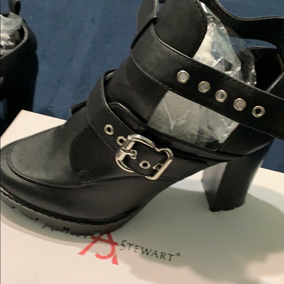 Booties - Picture 4 of 5